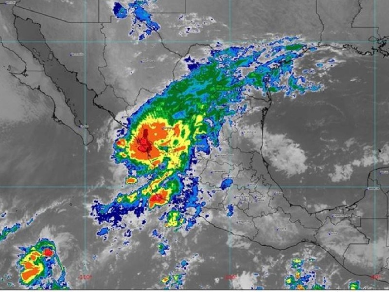 ‘Orlene’ toca tierra en Sinaloa como huracán categoría 1